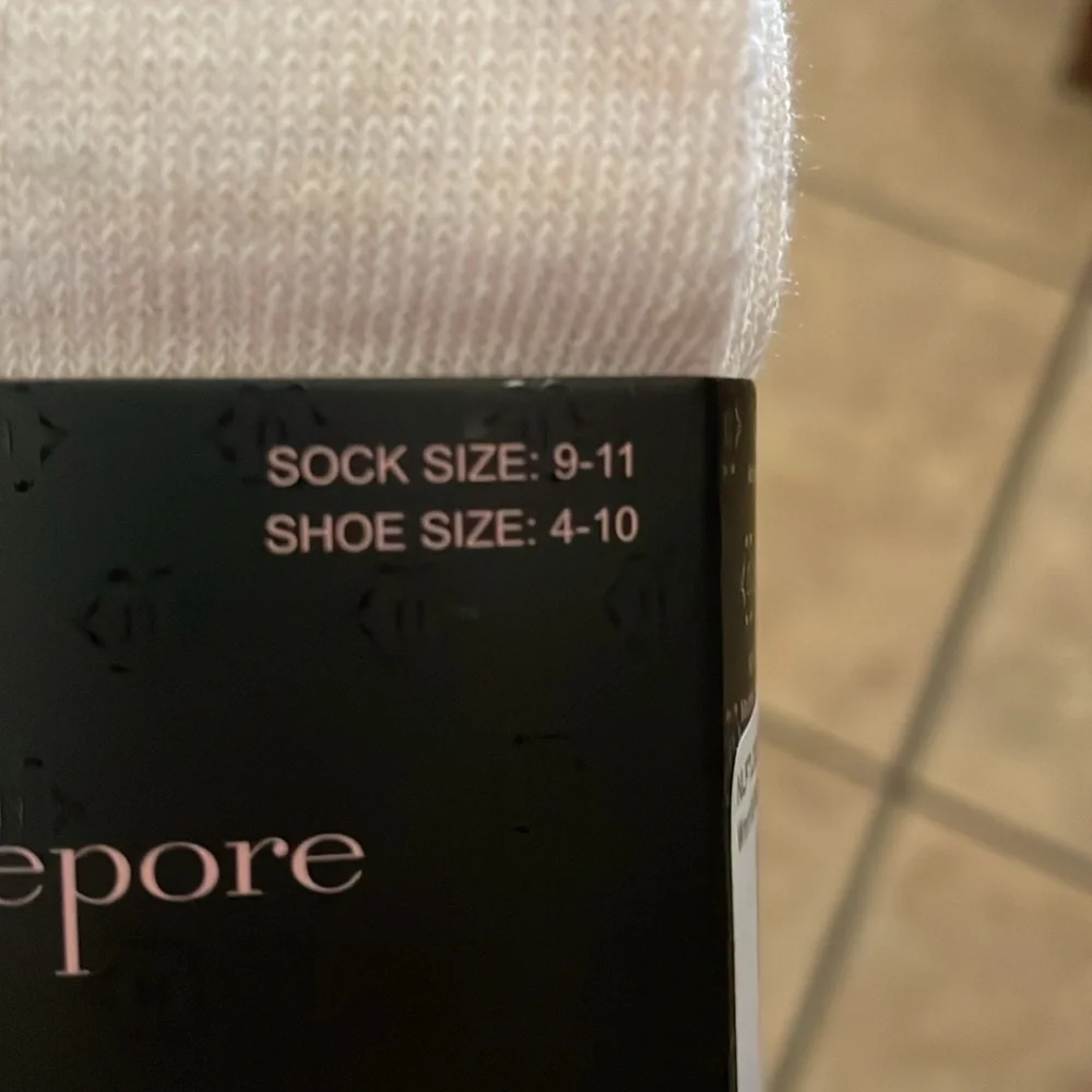 - - Woman’s Nanette lepore docks